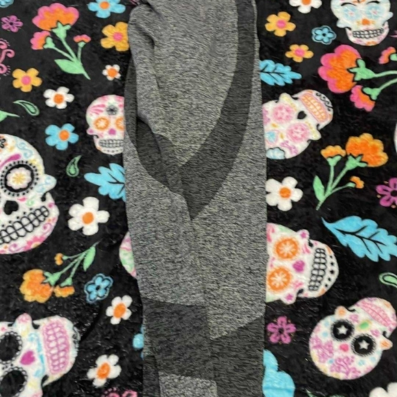 PINK Victoria's Secret Gray Leggings - Picture 1 of 2